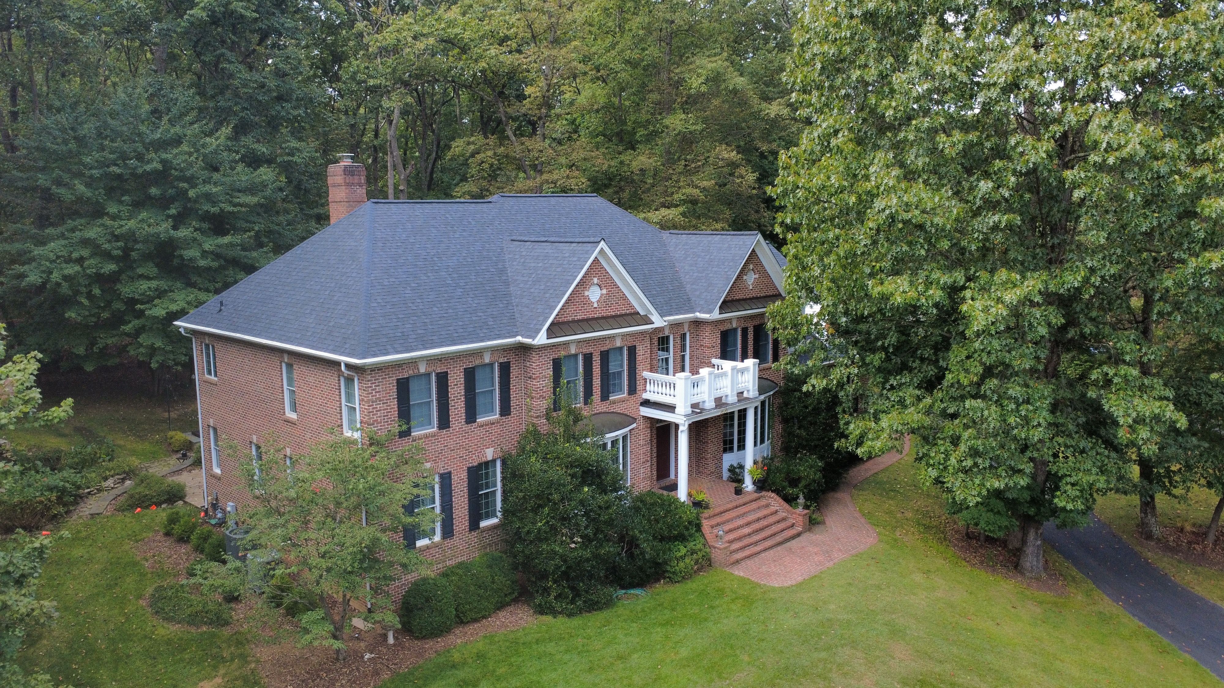 Best Roofing Shingles for Cold Weather Performance